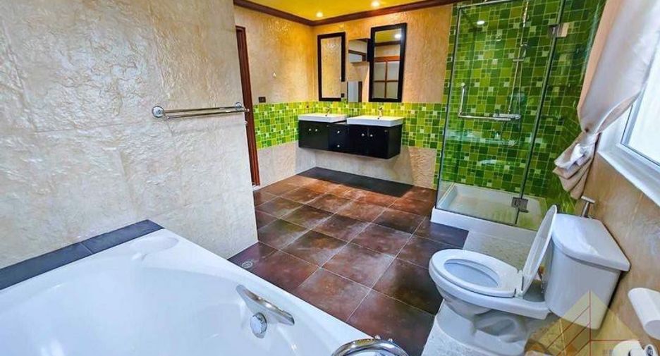 For sale 3 bedrooms condo in North Pattaya, Pattaya