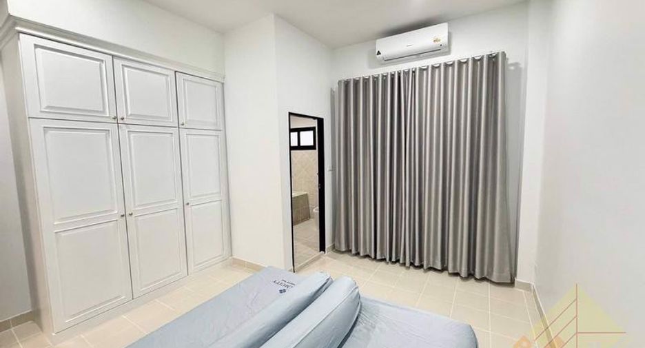 For sale 4 bedrooms house in East Pattaya, Pattaya