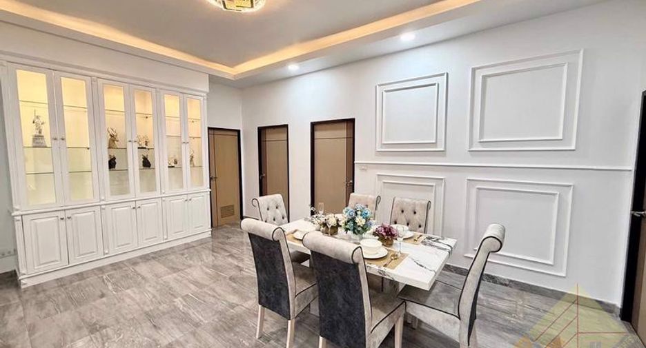 For sale 4 bedrooms house in East Pattaya, Pattaya