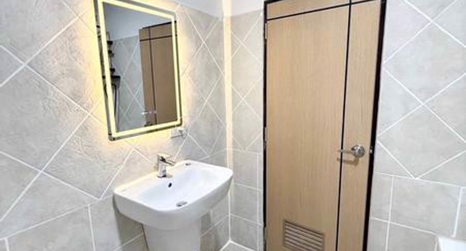 For sale 4 bedrooms house in East Pattaya, Pattaya