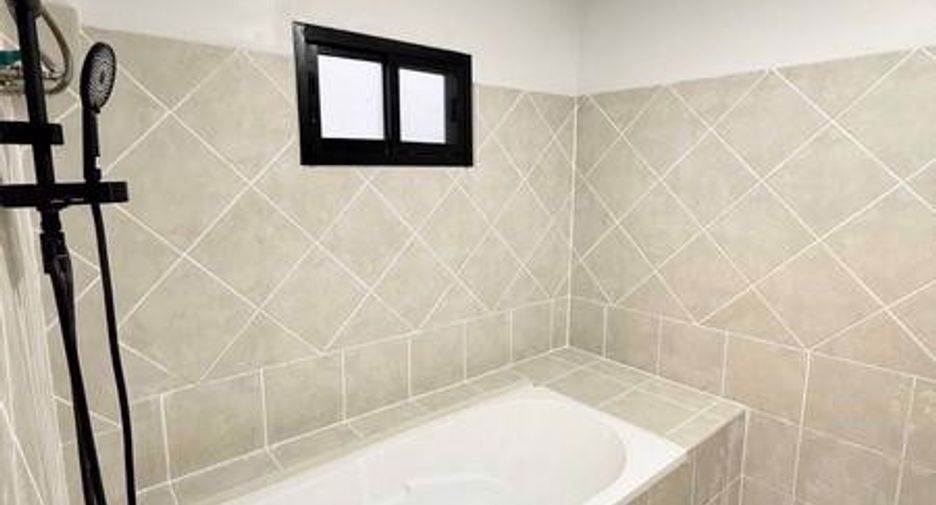 For sale 4 bedrooms house in East Pattaya, Pattaya