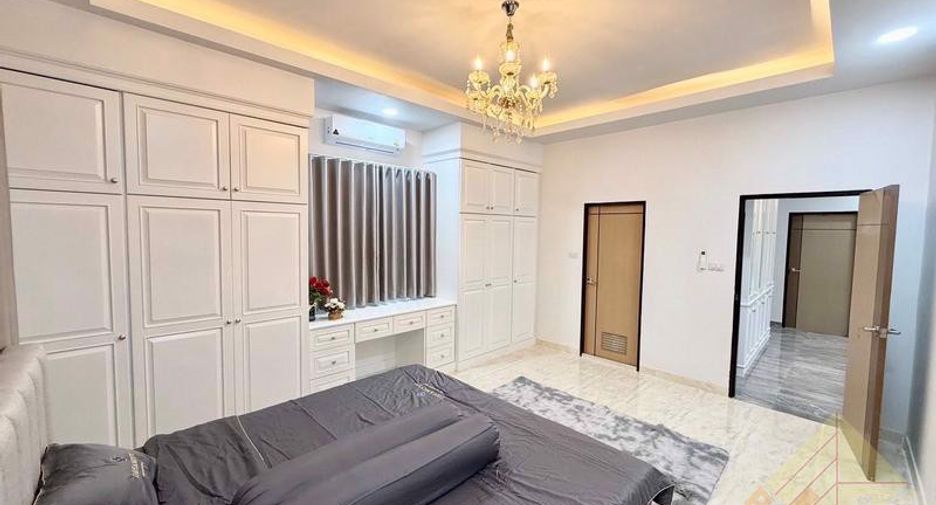 For sale 4 bedrooms house in East Pattaya, Pattaya