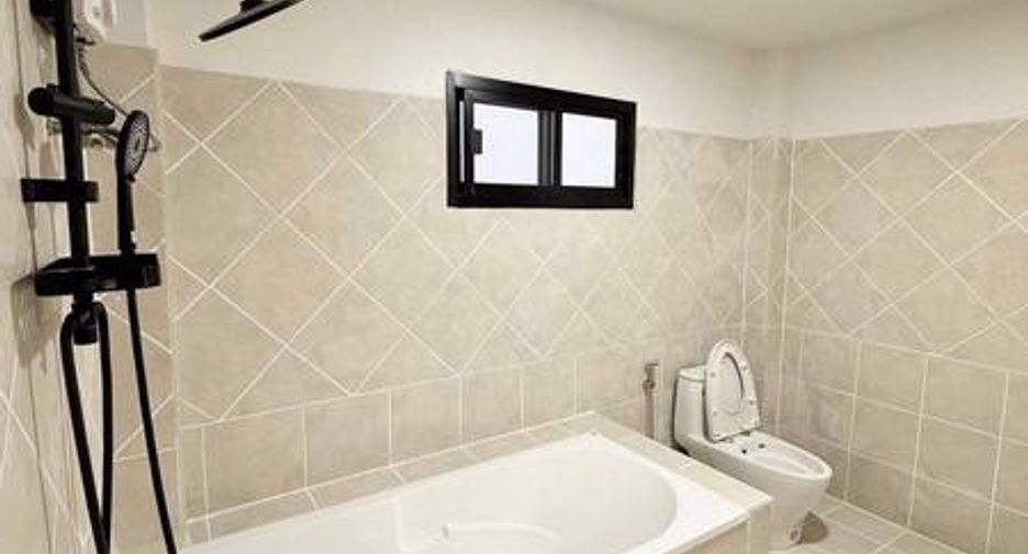 For sale 4 bedrooms house in East Pattaya, Pattaya