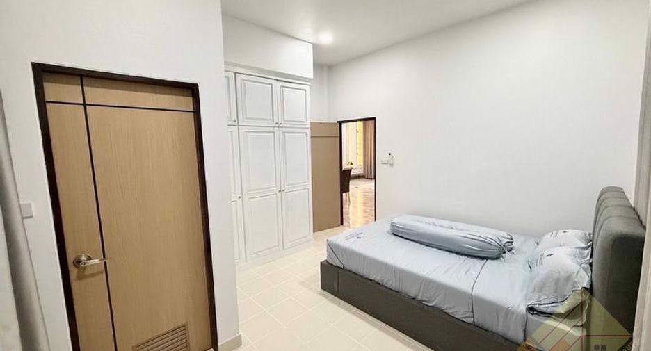For sale 4 bedrooms house in East Pattaya, Pattaya