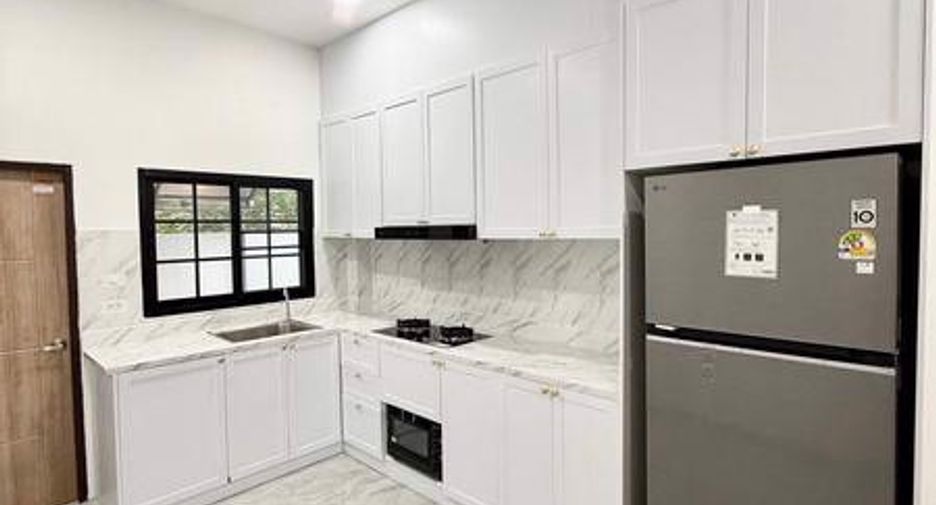 For sale 4 bedrooms house in East Pattaya, Pattaya