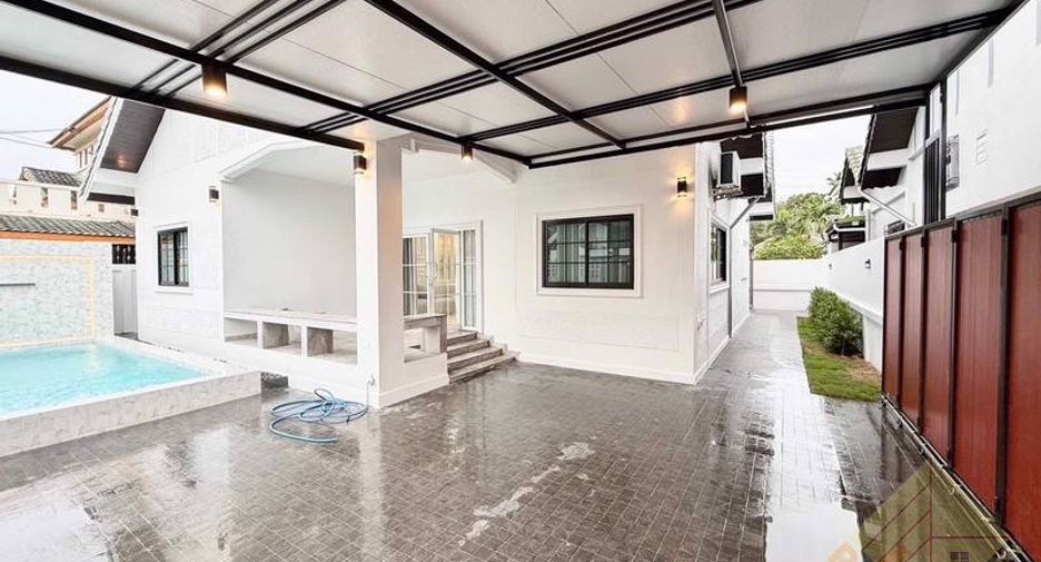 For sale 4 bedrooms house in East Pattaya, Pattaya