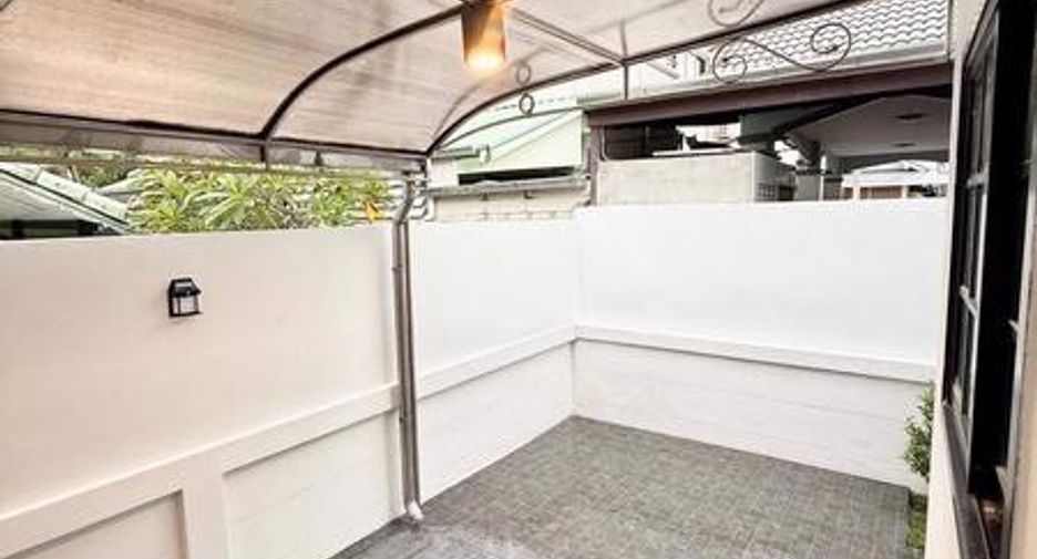 For sale 4 bedrooms house in East Pattaya, Pattaya