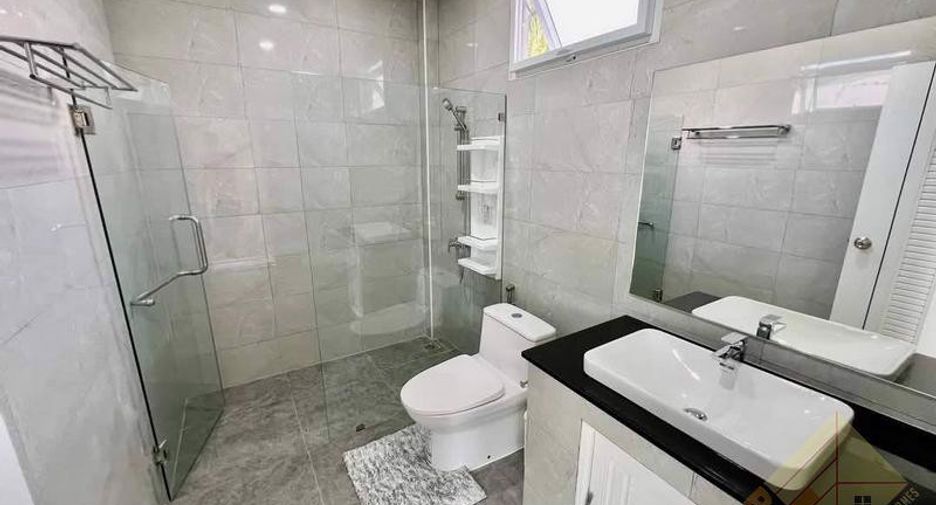 For rent 4 bedrooms house in East Pattaya, Pattaya