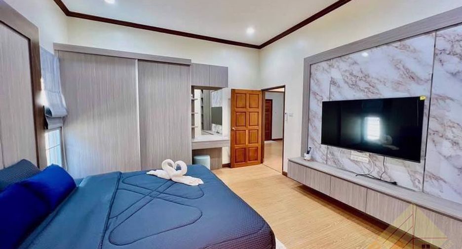 For rent 4 bedrooms house in East Pattaya, Pattaya