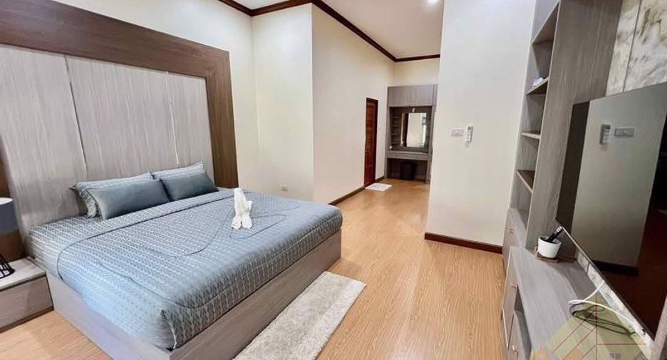 For rent 4 bedrooms house in East Pattaya, Pattaya