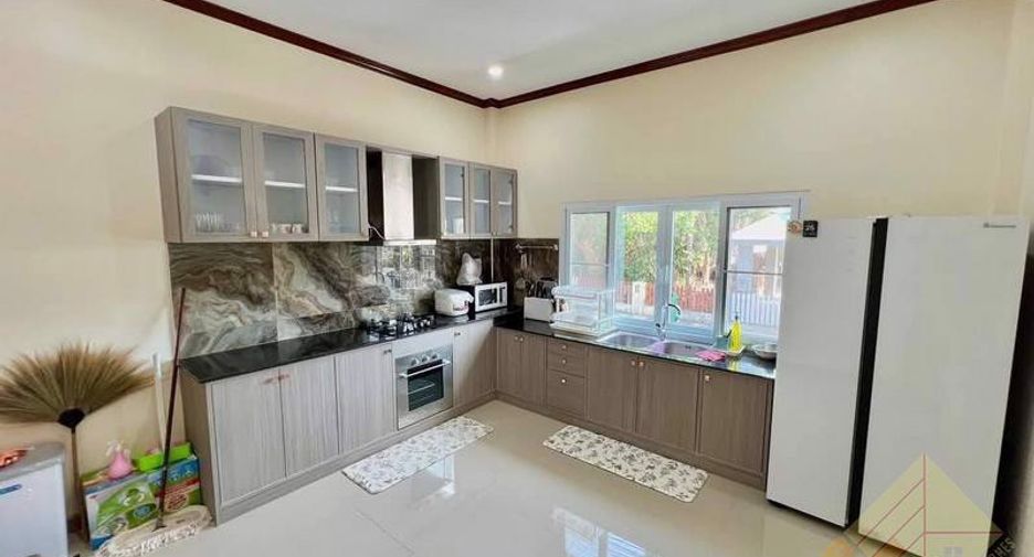 For rent 4 bedrooms house in East Pattaya, Pattaya