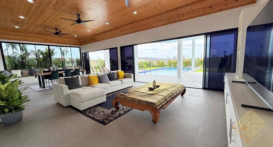 À vendre 5 chambres maison à Sattahip, Chonburi