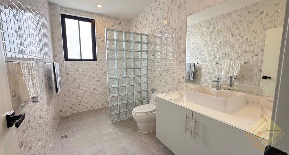À vendre 5 chambres maison à Sattahip, Chonburi
