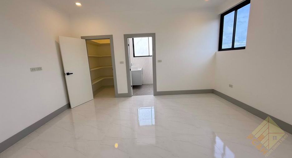 À vendre 5 chambres maison à Sattahip, Chonburi