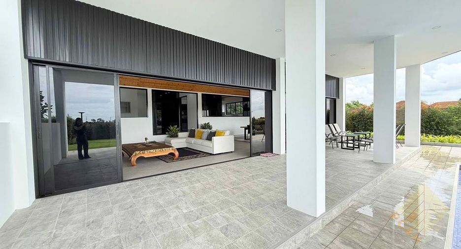 À vendre 5 chambres maison à Sattahip, Chonburi