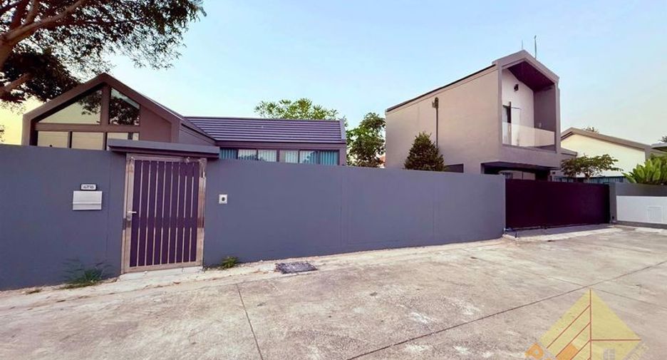 For sale 4 bedrooms house in East Pattaya, Pattaya