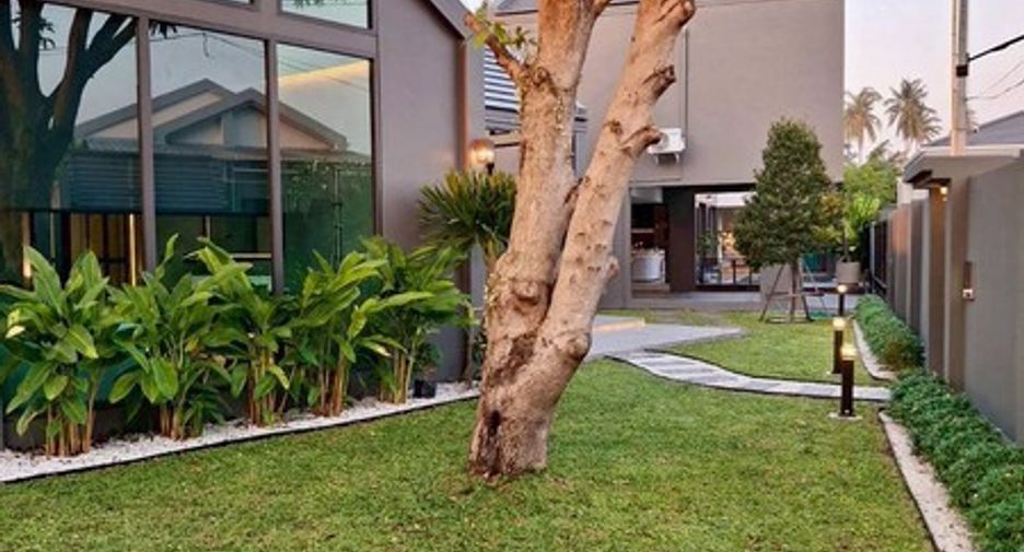 For sale 4 bedrooms house in East Pattaya, Pattaya