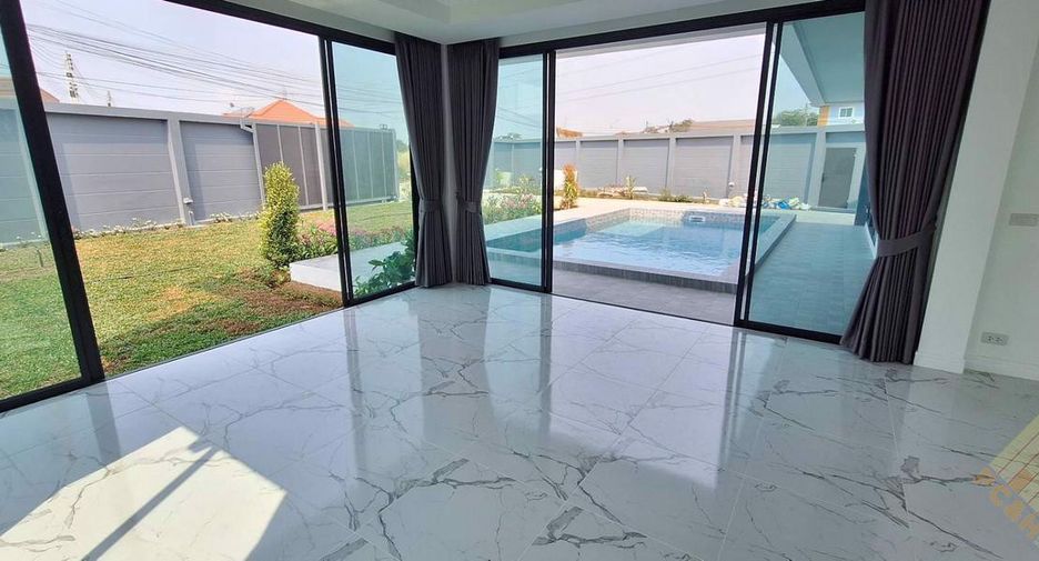 For rent 4 bedrooms house in East Pattaya, Pattaya