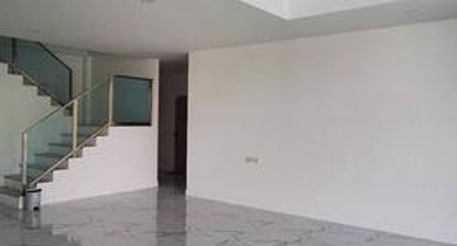 For rent 4 bedrooms house in East Pattaya, Pattaya