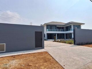 For rent 4 bedrooms house in Bang Lamung, Chonburi