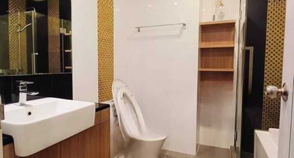 For sale 1 bed condo in Si Racha, Chonburi