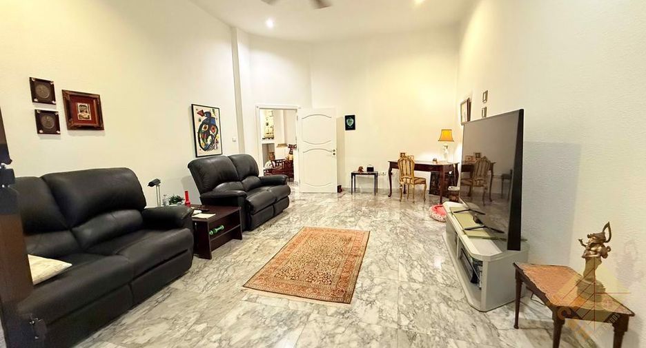 For sale 5 bedrooms house in East Pattaya, Pattaya