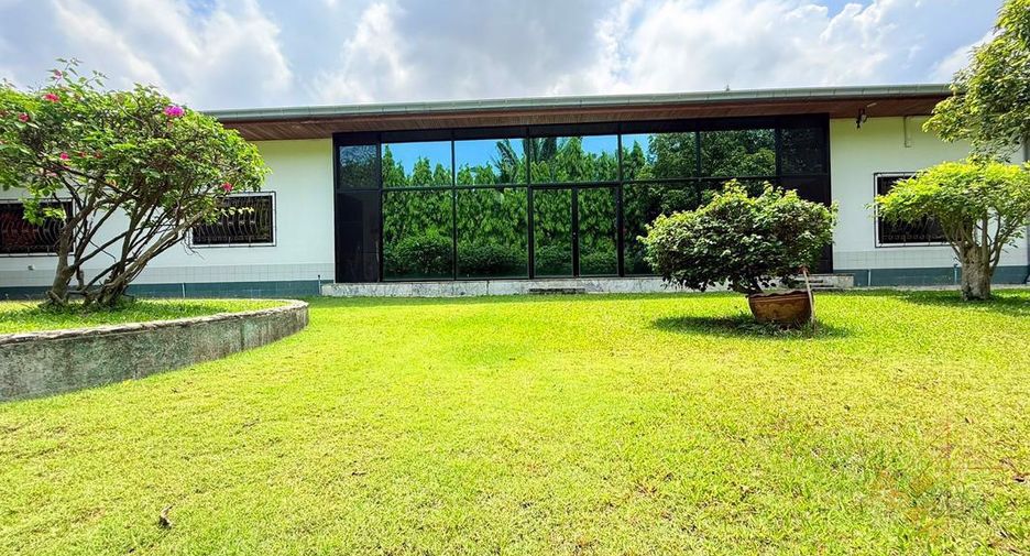 For sale 5 bedrooms house in East Pattaya, Pattaya