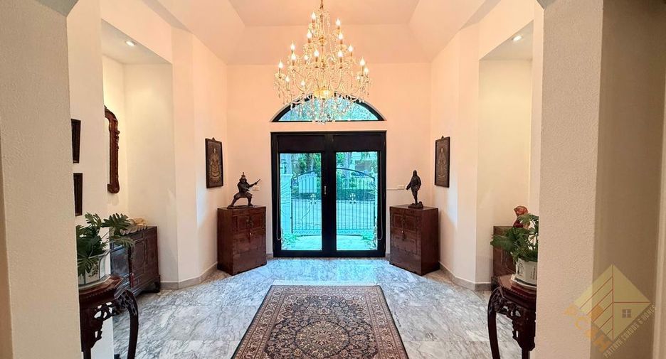 For sale 5 bedrooms house in East Pattaya, Pattaya