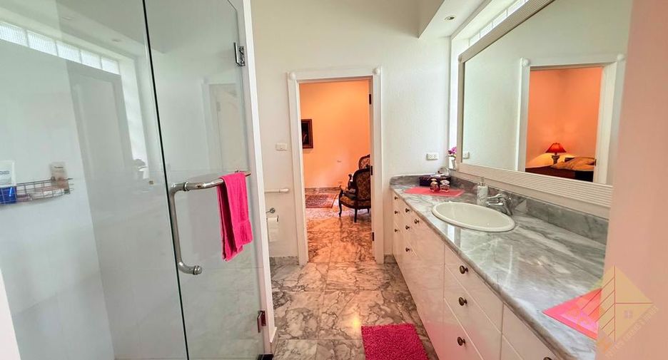 For sale 5 bedrooms house in East Pattaya, Pattaya