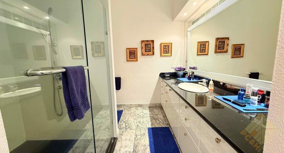 For sale 5 bedrooms house in East Pattaya, Pattaya