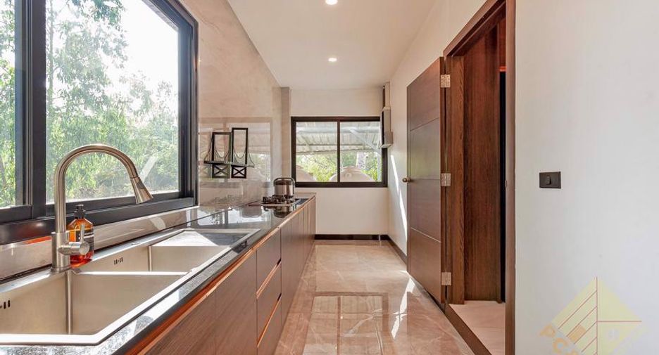 For rent 5 bedrooms house in Huay Yai, Pattaya