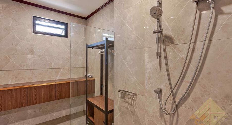 For rent 5 bedrooms house in Huay Yai, Pattaya
