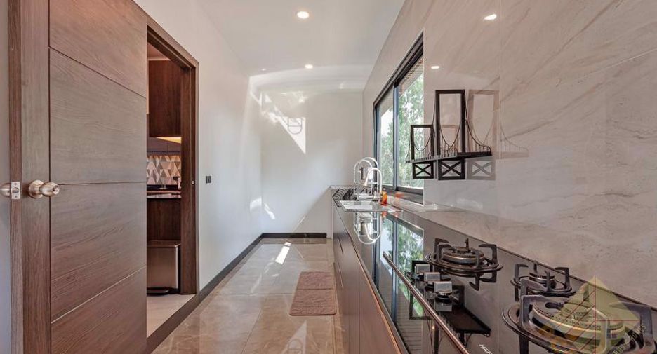 For rent 5 bedrooms house in Huay Yai, Pattaya