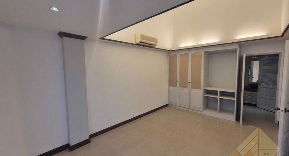 For sale 8 bedrooms townhouse in Pratumnak, Pattaya