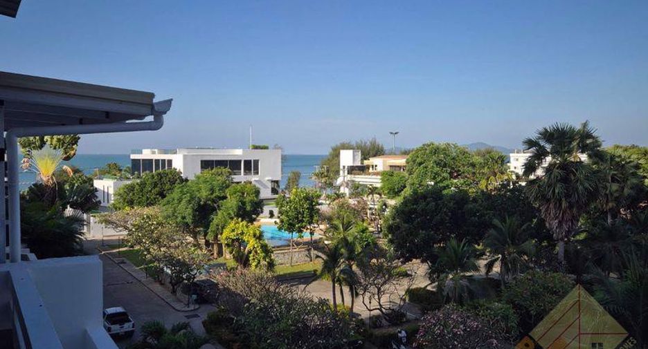 For sale 8 bedrooms townhouse in Pratumnak, Pattaya