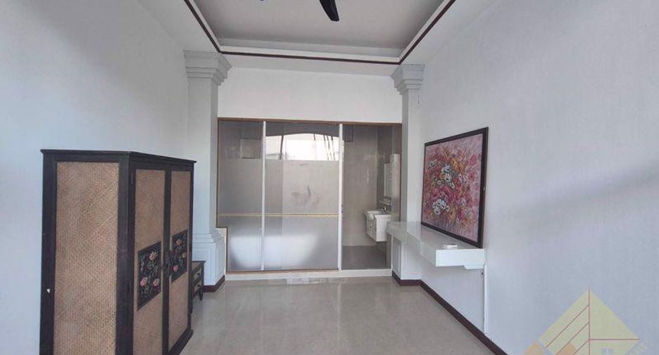 For sale 8 bedrooms townhouse in Pratumnak, Pattaya