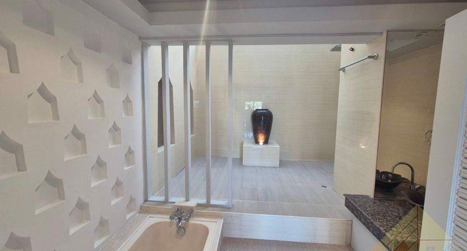 For sale 8 bedrooms townhouse in Pratumnak, Pattaya