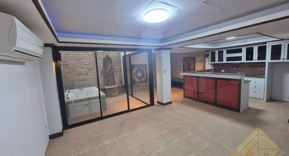 For sale 8 bedrooms townhouse in Pratumnak, Pattaya