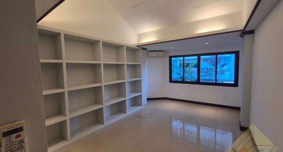 For sale 8 bedrooms townhouse in Pratumnak, Pattaya