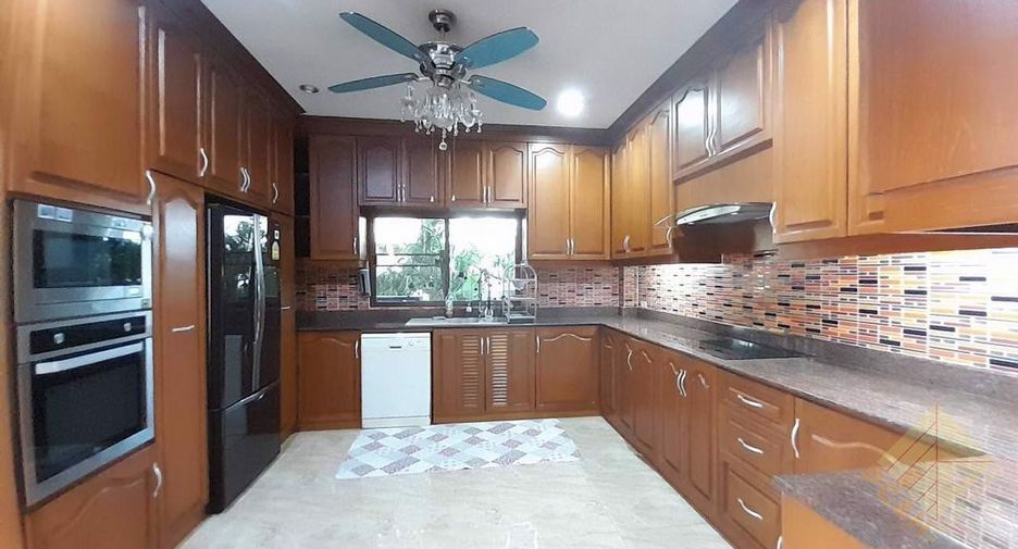 Casa en venta de 4 habitaciones en East Pattaya, Pattaya