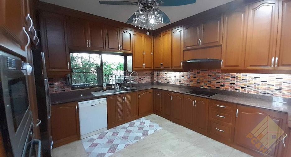 Casa en venta de 4 habitaciones en East Pattaya, Pattaya