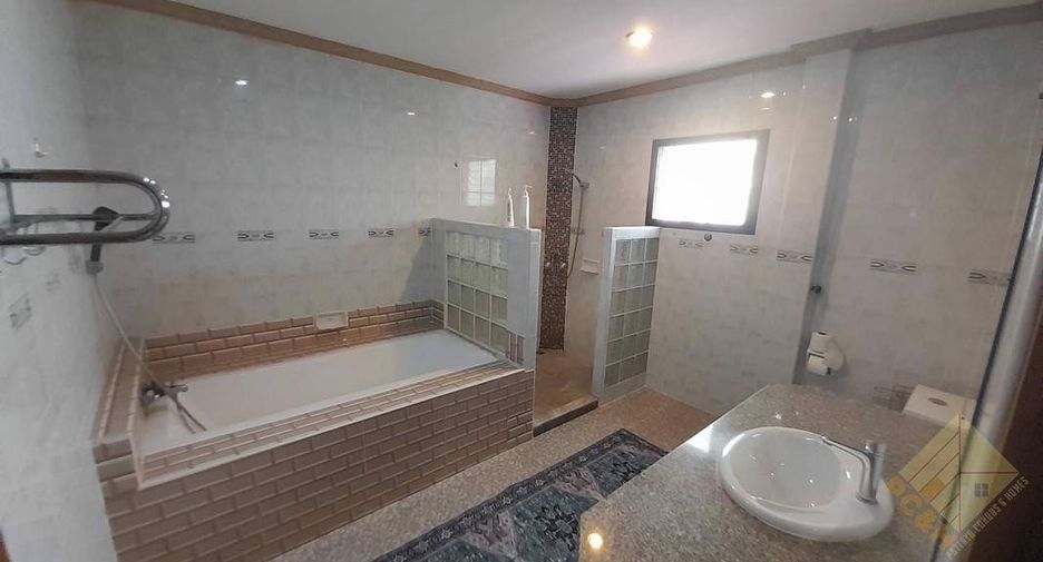 Casa en venta de 4 habitaciones en East Pattaya, Pattaya