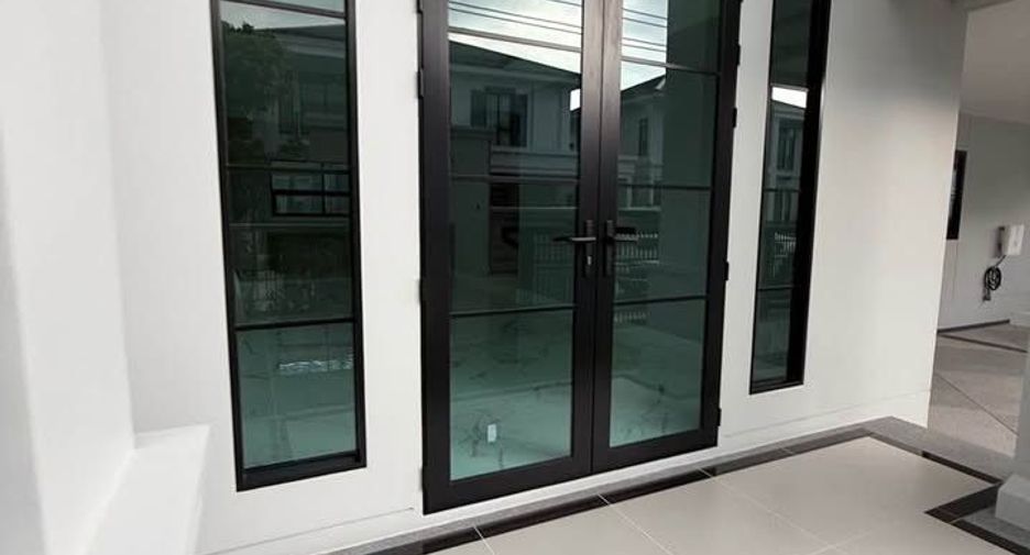 Haus zur Miete mit 4 Zimmer in Don Mueang, Bangkok
