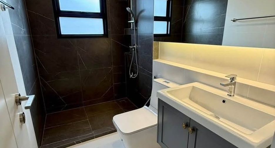 Haus zur Miete mit 4 Zimmer in Don Mueang, Bangkok