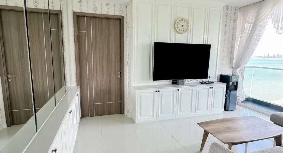 À louer et à vendre 2 chambres condo à Bang Saray, Pattaya
