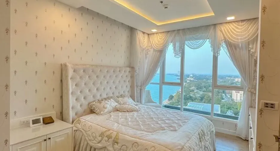 À louer et à vendre 2 chambres condo à Bang Saray, Pattaya