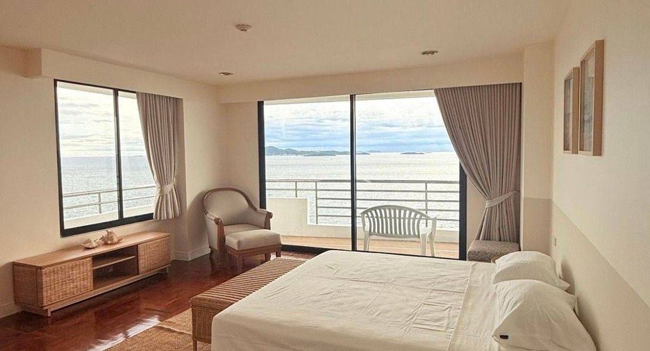For rent 3 bedrooms condo in Pratumnak, Pattaya