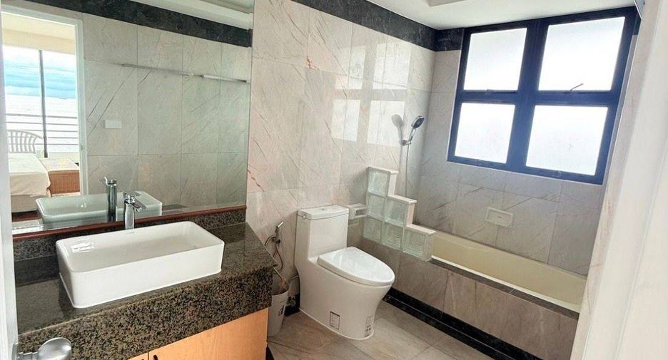For rent 3 bedrooms condo in Pratumnak, Pattaya