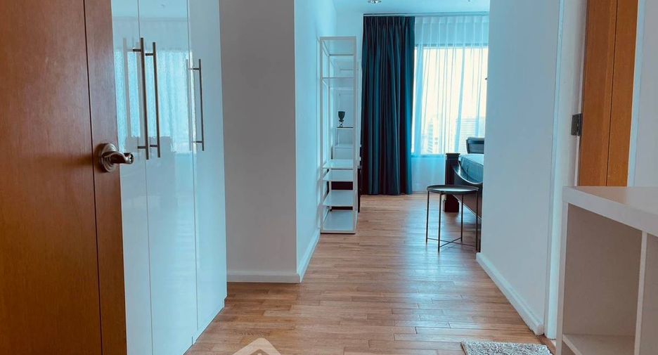 For rent 2 bedrooms condo in Pathum Wan, Bangkok