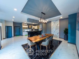 For rent 5 bedrooms villa in Bang Lamung, Chonburi